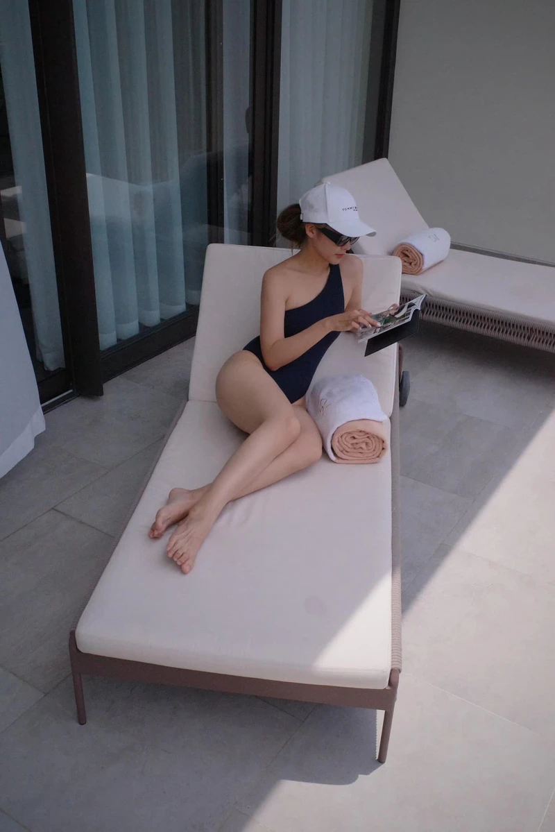 Gái đẹp mặc áo tắm làm nổi bật nét duyên dáng và thần thái tự nhiên