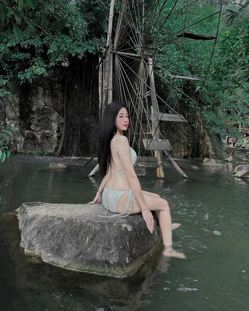 Hình ảnh hot girl Trung Quốc, nổi bật với vẻ đẹp tự nhiên và thu hút