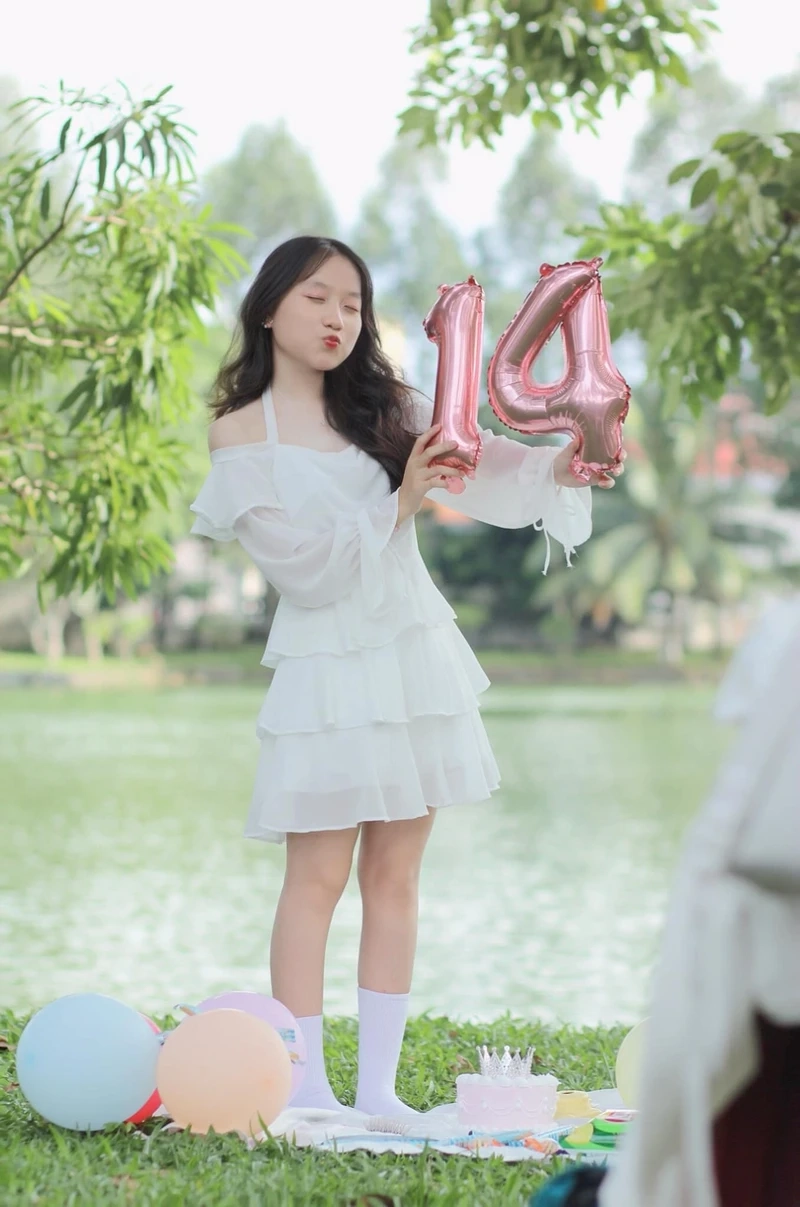 Ảnh anime girl MMLIVE tóc hồng dễ thương thu hút bởi sự độc đáo và sáng tạo