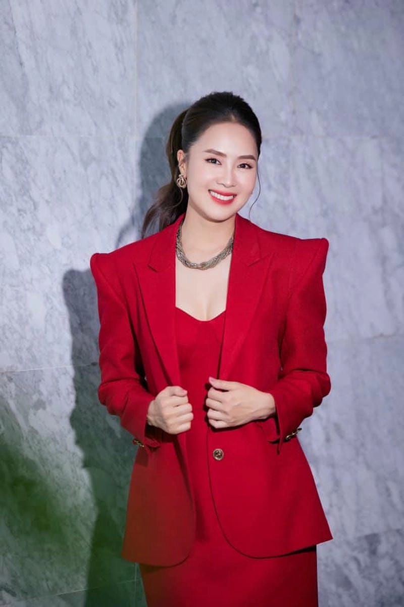 Đắm mình trong thế giới Hồng Diễm gợi cảm