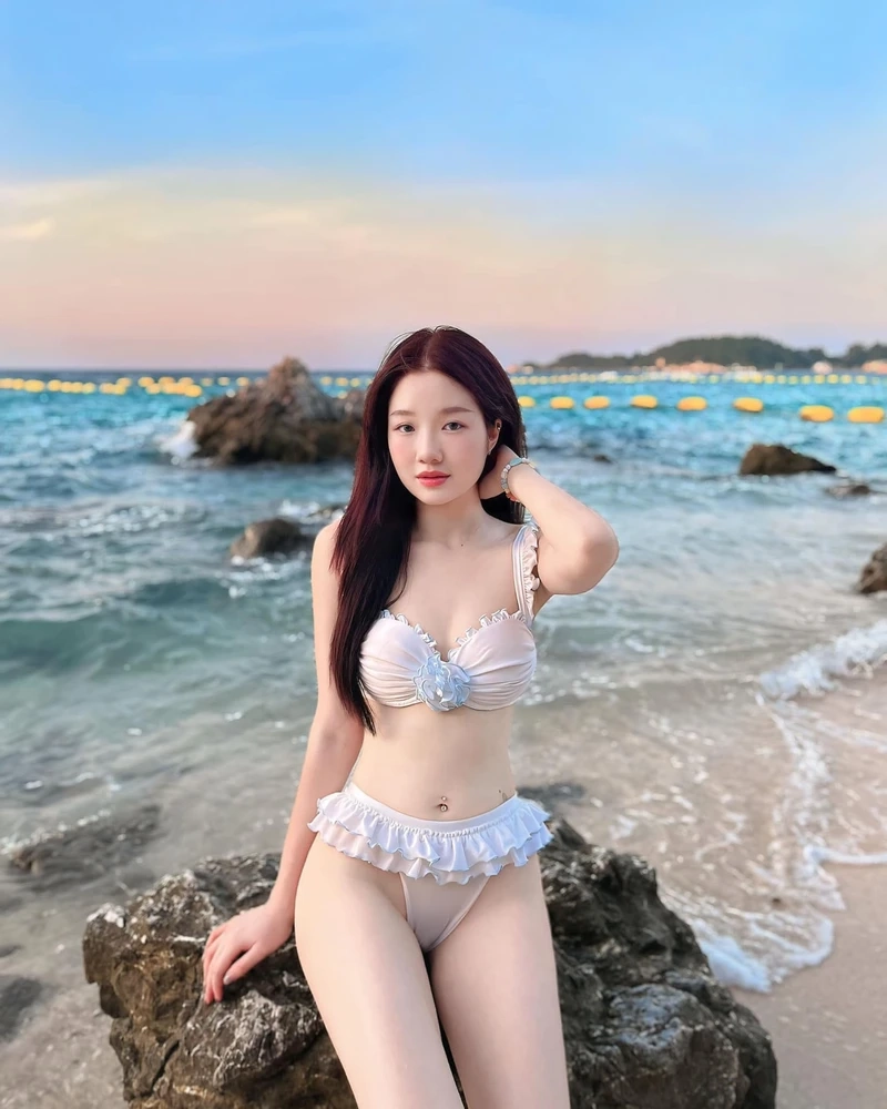 Gái xinh MMLive Idol bikini sexy khoe trọn nét đẹp quyến rũ của mình