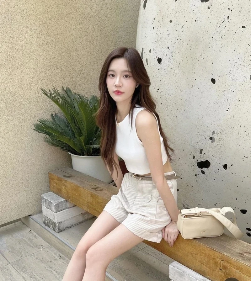 Gái xinh MMLive Idol hàn quốc mặc bikini tựa như bức tranh sống động