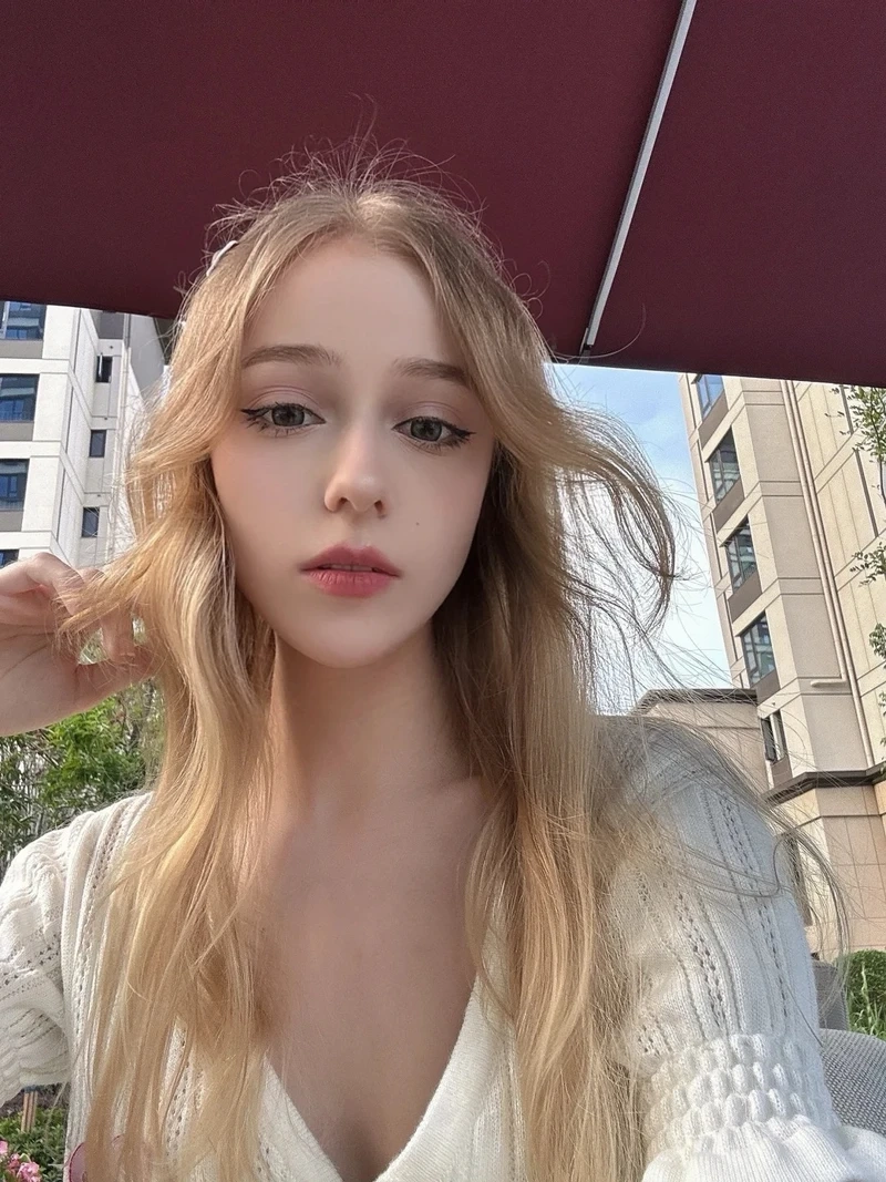 Gái Tây MMLive Idol bikini khoe vẻ đẹp tự nhiên đầy cuốn hút và gợi cảm