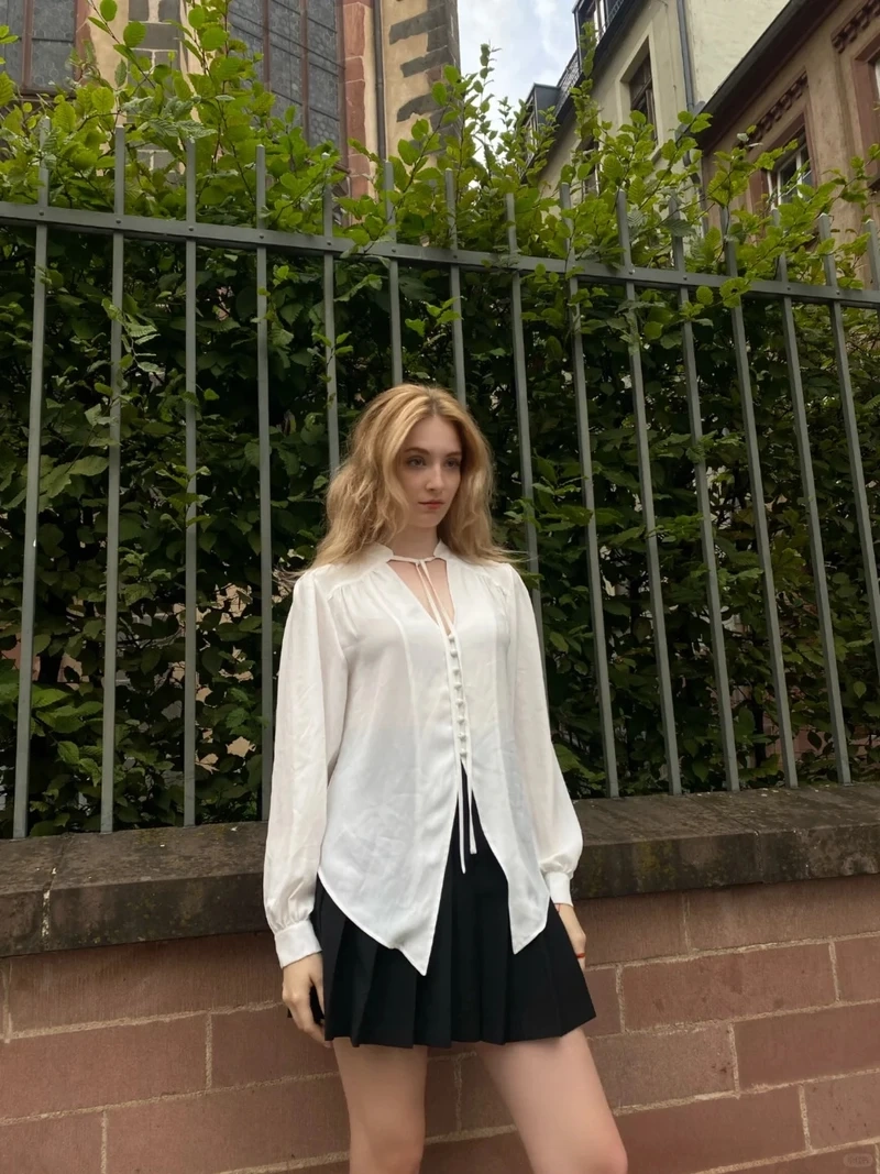 Gái Tây sexy thu hút ánh nhìn với vẻ đẹp tựa thiên thần