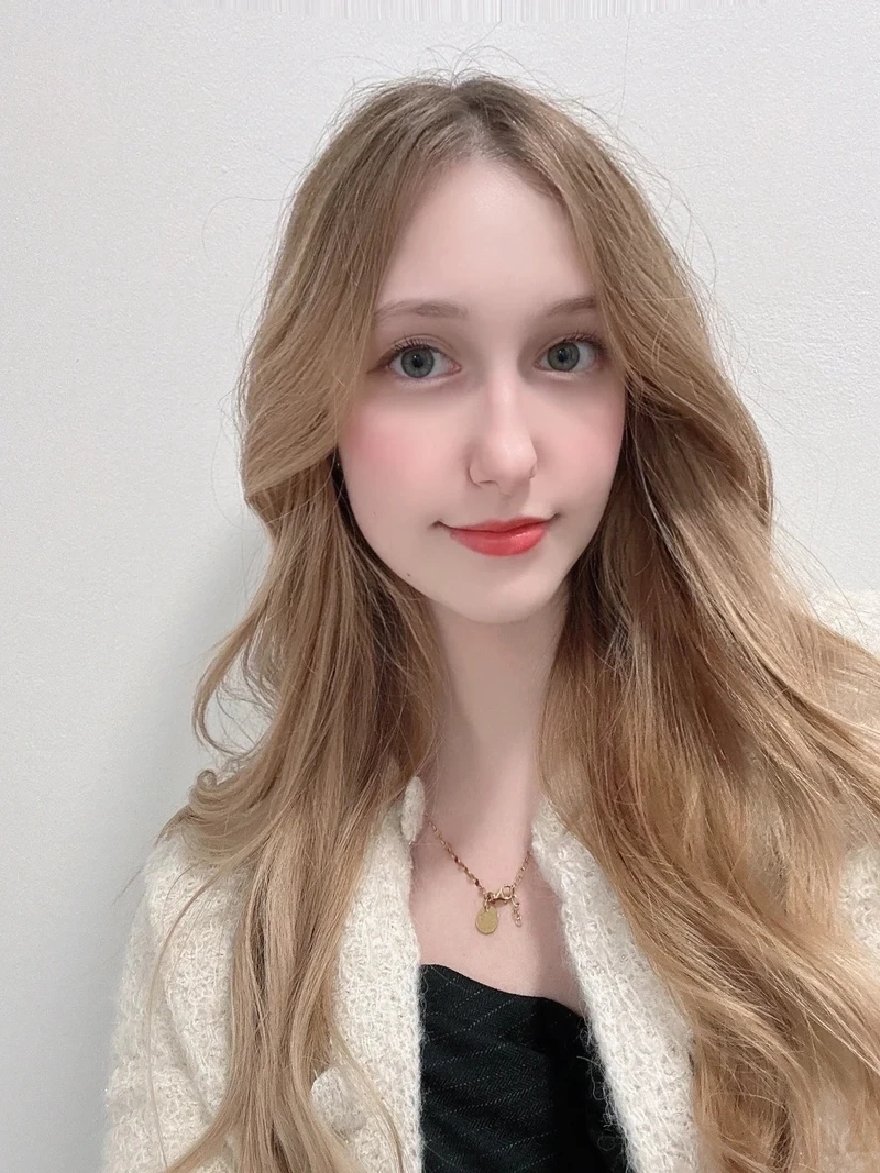 Gái MMLive Idol show hàng thu hút người xem với phong cách cá tính