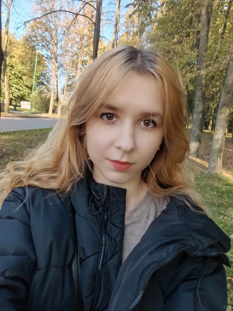 Gái xinh TikTok mặc váy ngắn tạo nên sự cuốn hút, đầy sức sống