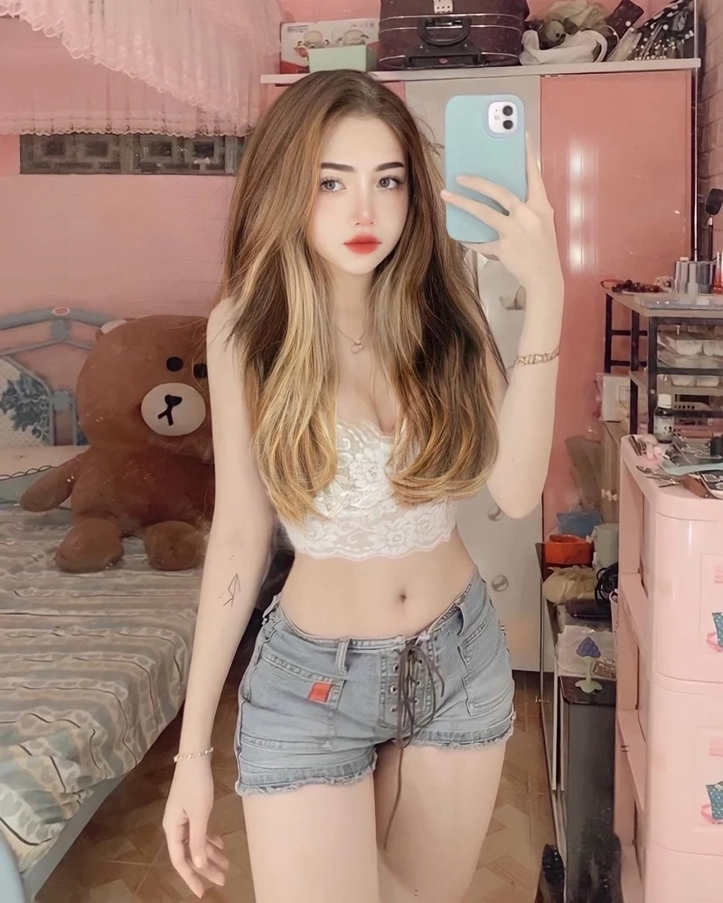 Gái xinh MMLive Idol gợi cảm dạo phố, thu hút mọi ánh nhìn với nét quyến rũ riêng