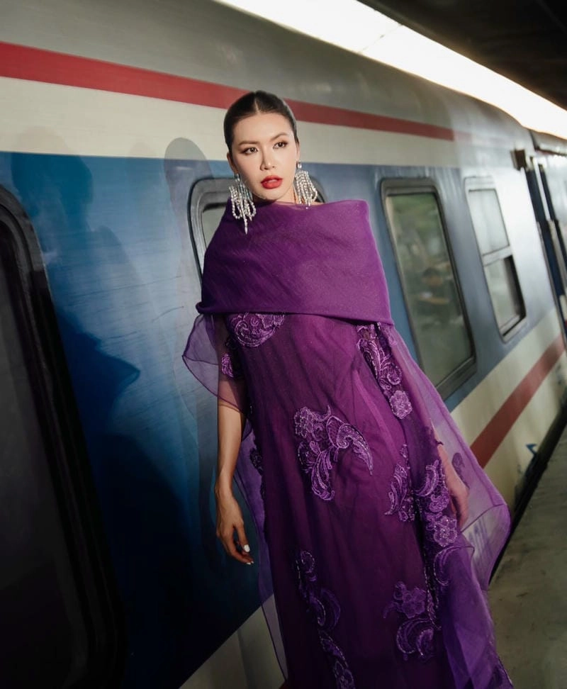 Cùng ngắm Minh Tú sang trọng