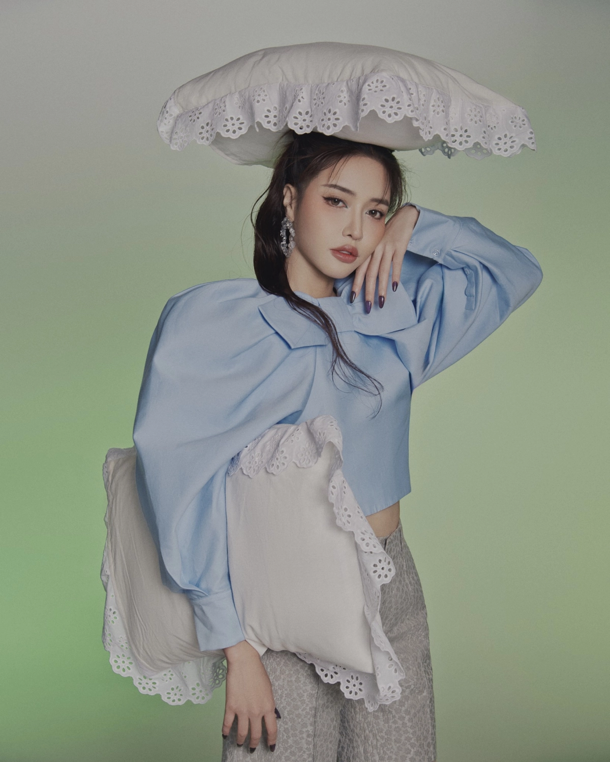 Những khoảnh khắc Bích Phương dịu dàng