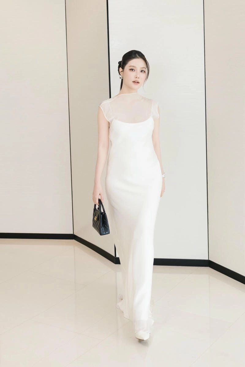 Tìm kiếm Diễm My 9x gợi cảm