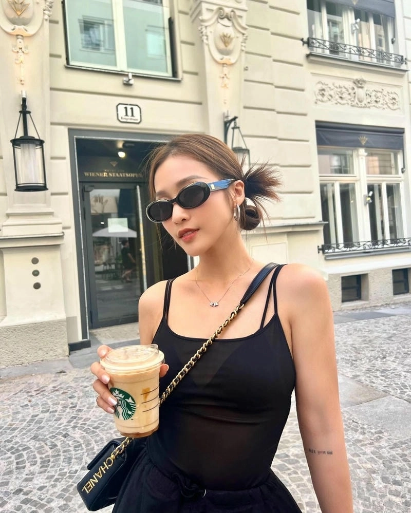 Khả Ngân boxing khoe vóc dáng khỏe mạnh