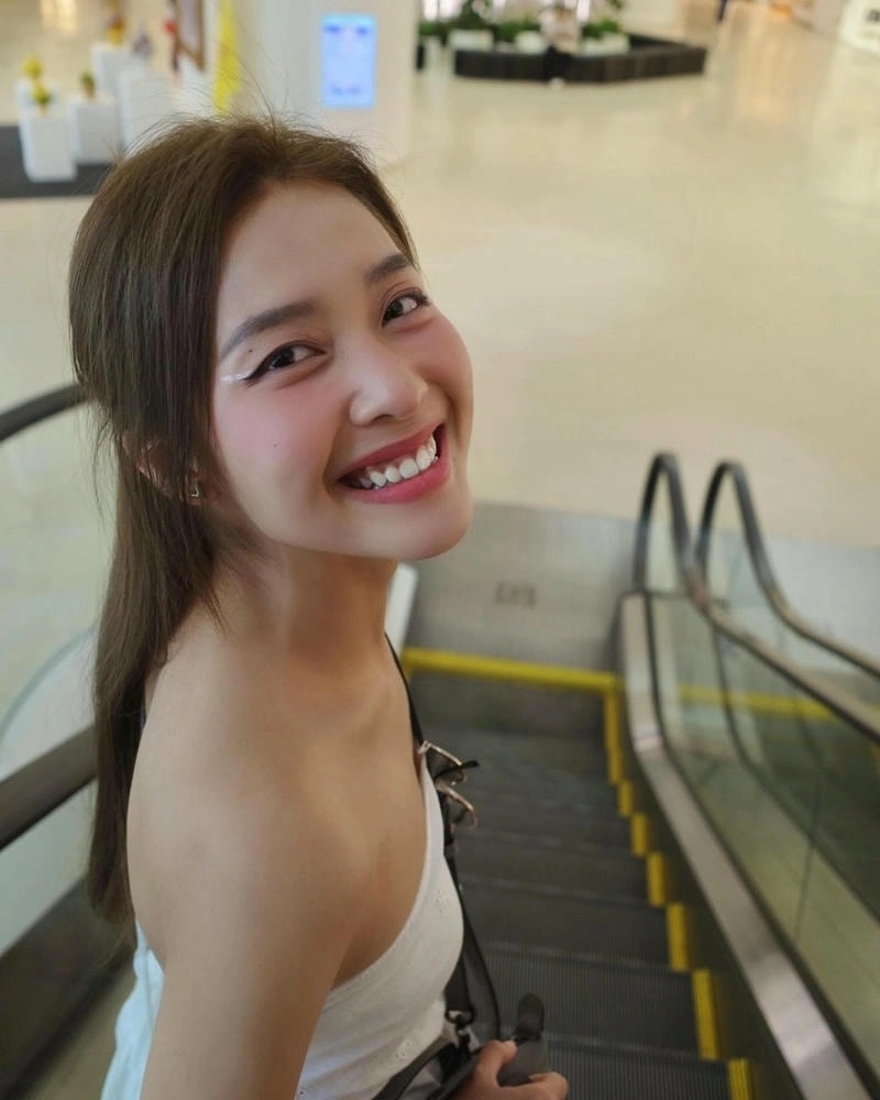 Khả Ngân yoga thon gọn đầy năng lượng