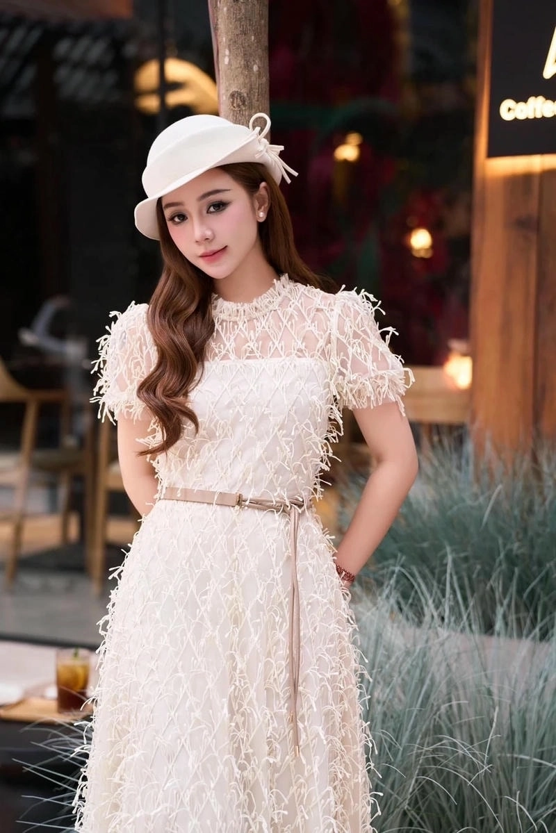 Quỳnh Kool khoe nhan sắc ngọt ngào